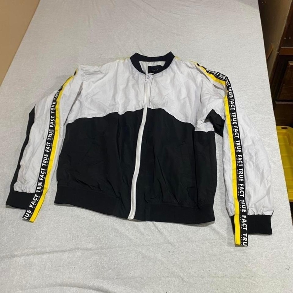 Zara black and white windbreaker jacket with yellow accents women XL. SKU531